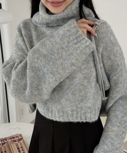 TREOVER(トレオーバー)の「ハイネック・袖ドロスト ブークレショート丈ニット(ニット/セーター・レディース・チャコールグレー/ベージュ/ブルー/杢グレー・FREE)」の16枚目の写真