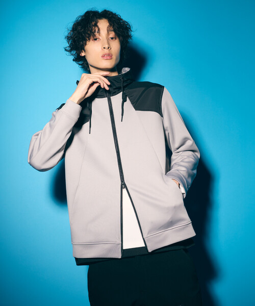 COMME CA ISM（コムサイズム）の「ストレッチダンボールニット デッキブルゾン（ブルゾン・メンズ・グレー/ブラック・MEDIUM/LARGE）」の2枚目の写真