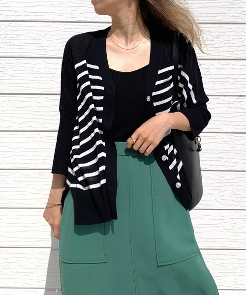 Q(キュー)の「接触冷感ボックスカーデ(カーディガン/ボレロ・レディース・ブラック/グリーン/ピンク/オレンジ系/ブラック系/アイボリー/ベージュ/ブルー・MEDIUM)」の4枚目の写真