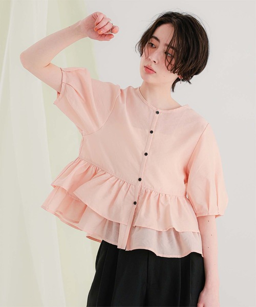 titivate（ティティベイト）の「ペプラムショートランタンスリーブブラウス（シャツ/ブラウス・レディース・ブラック/ライトブルー/ホワイト/ライトイエロー/グレイッシュベージュ/ライトピンク・L/M）」の6枚目の写真