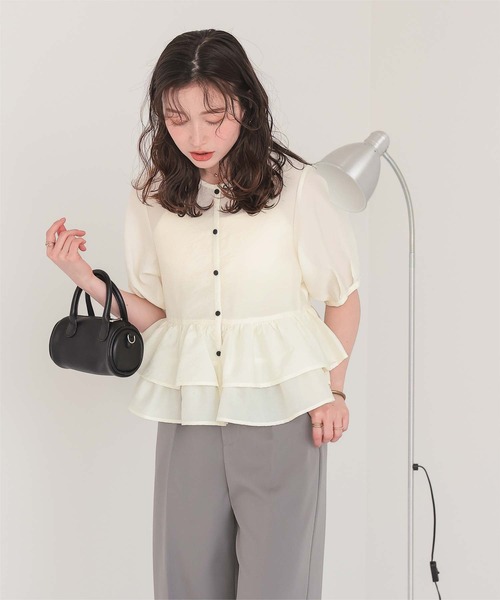 titivate（ティティベイト）の「ペプラムショートランタンスリーブブラウス（シャツ/ブラウス・レディース・ブラック/ライトブルー/ホワイト/ライトイエロー/グレイッシュベージュ/ライトピンク・L/M）」の12枚目の写真