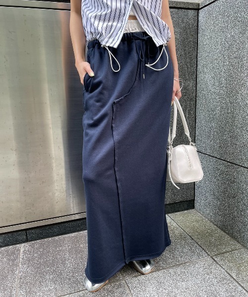 AIC.（エーアイシー）の「ダブルウエストリメイクデザイン裏毛スカート（スカート・レディース・オフホワイト/ネイビー・FREE）」の2枚目の写真