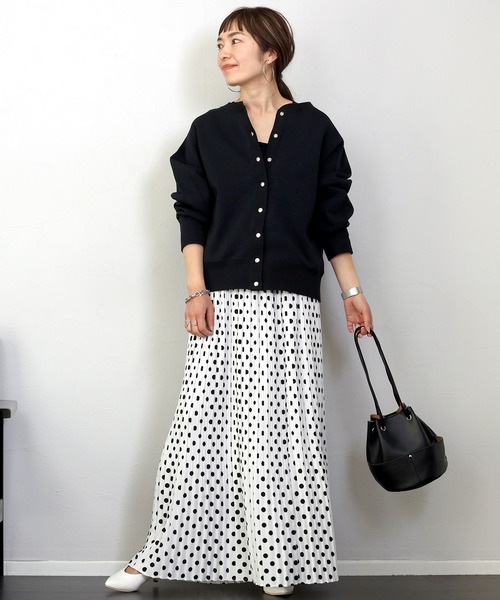 Aletta vita(アレッタビータ)の「ダンボールドットボタン2WAYカーディガン(カーディガン/ボレロ・レディース・ブラック/グレー系その他/カーキブラウン・FREE)」の20枚目の写真