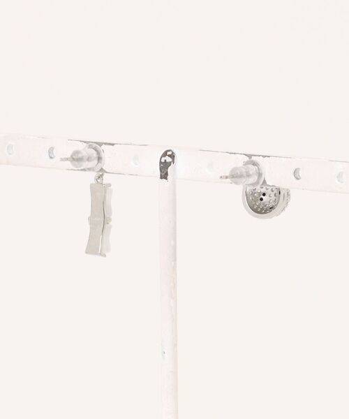 Coo+i（クーイ）の「パンダアシンメトリーピアス（ピアス（両耳用）・レディース・シルバー・FREE）」の2枚目の写真