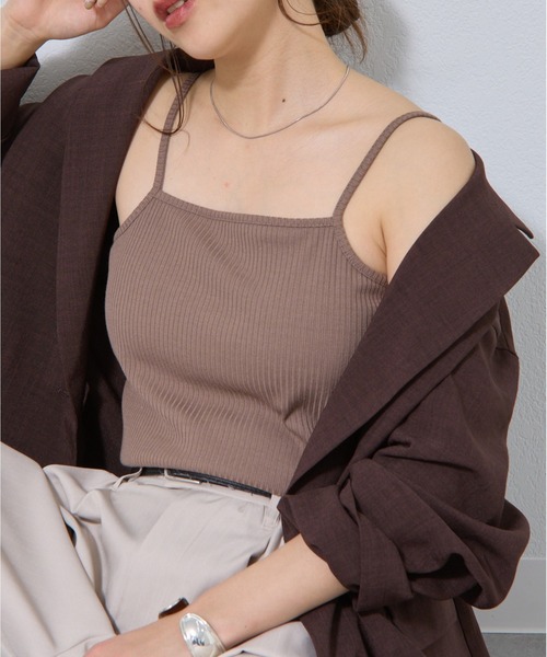 COLONY 2139（コロニートゥーワンスリーナイン）の「カップ付テレコリブスクエアキャミソール（キャミソール・レディース・オフホワイト/ブラック/モカ/ライトグレー・SMALL/MEDIUM/LARGE）」の4枚目の写真