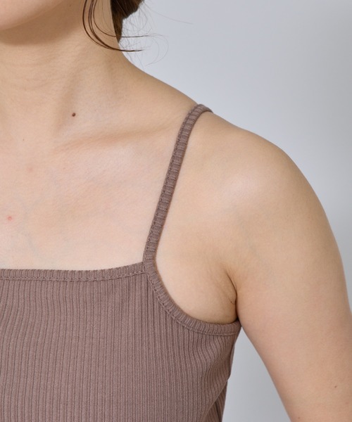 COLONY 2139（コロニートゥーワンスリーナイン）の「カップ付テレコリブスクエアキャミソール（キャミソール・レディース・オフホワイト/ブラック/モカ/ライトグレー・SMALL/MEDIUM/LARGE）」の11枚目の写真