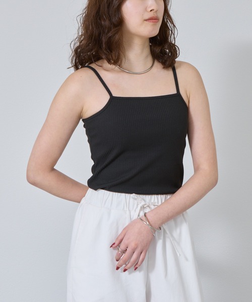 COLONY 2139（コロニートゥーワンスリーナイン）の「カップ付テレコリブスクエアキャミソール（キャミソール・レディース・オフホワイト/ブラック/モカ/ライトグレー・SMALL/MEDIUM/LARGE）」の17枚目の写真