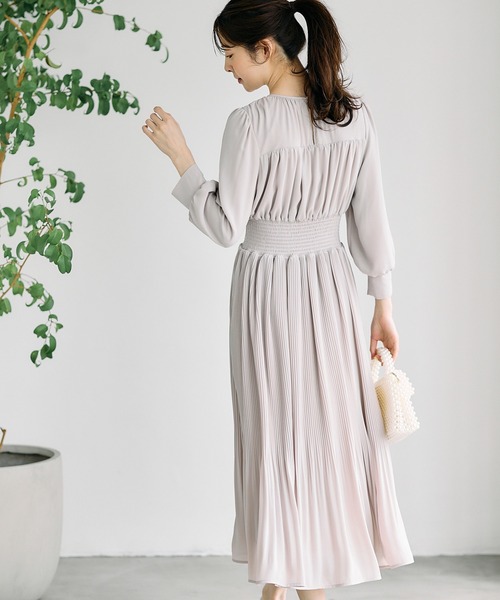 12Twelve Agenda（トゥエルブ　アジェンダ）の「Vネック消しプリーツウエストシャーリングロングワンピース（ワンピース・レディース・ネイビー/グレイッシュベージュ/アイボリー・M）」の9枚目の写真