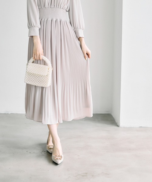 12Twelve Agenda（トゥエルブ　アジェンダ）の「Vネック消しプリーツウエストシャーリングロングワンピース（ワンピース・レディース・ネイビー/グレイッシュベージュ/アイボリー・M）」の10枚目の写真