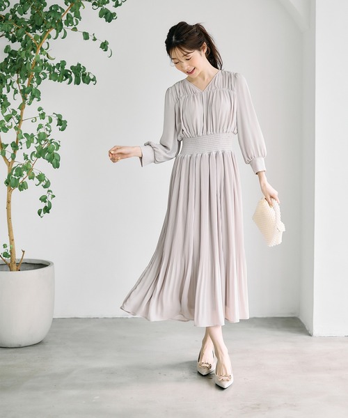 12Twelve Agenda（トゥエルブ　アジェンダ）の「Vネック消しプリーツウエストシャーリングロングワンピース（ワンピース・レディース・ネイビー/グレイッシュベージュ/アイボリー・M）」の6枚目の写真