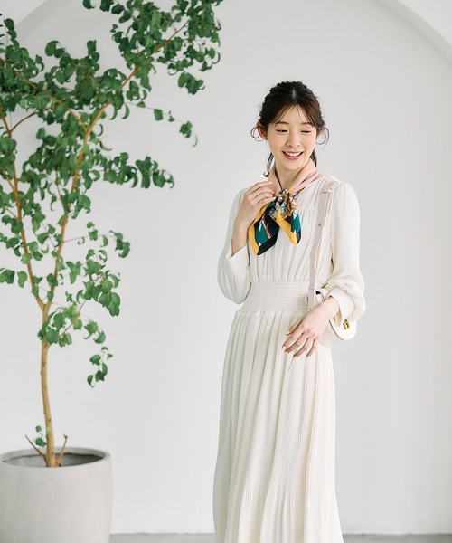 12Twelve Agenda（トゥエルブ　アジェンダ）の「Vネック消しプリーツウエストシャーリングロングワンピース（ワンピース・レディース・ネイビー/グレイッシュベージュ/アイボリー・M）」の16枚目の写真