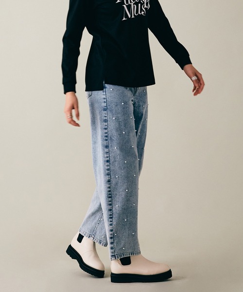 Audie a Muses(オーディアミューズ)の「【人気のため追加】パールスタッズカーブデニム(デニムパンツ・レディース・ネイビー・40/42/38/36)」の6枚目の写真
