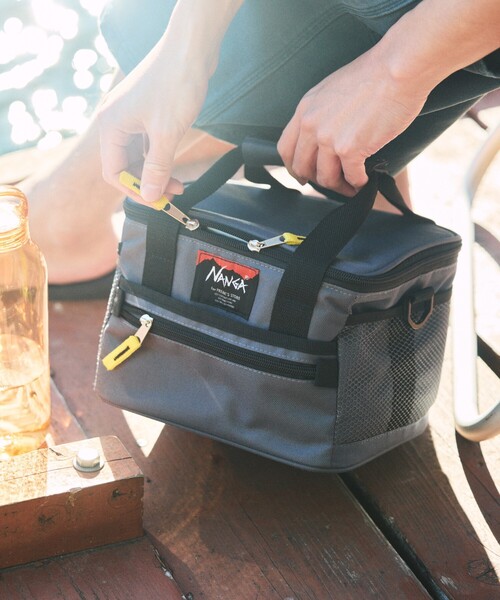 NANGA(ナンガ)の「NANGA × FREAK'S STORE/ナンガ × フリークスストア 別注 SOFT COOLER 5L ソフトクーラー 5L(アウトドアグッズ・メンズ・ブラック/グレー・ONE SIZE)」の6枚目の写真
