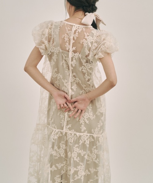 moi tytto（モイテュット）の「花刺繍レイヤーワンピース|普段