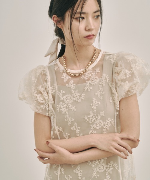 moi tytto（モイテュット）の「花刺繍レイヤーワンピース|普段