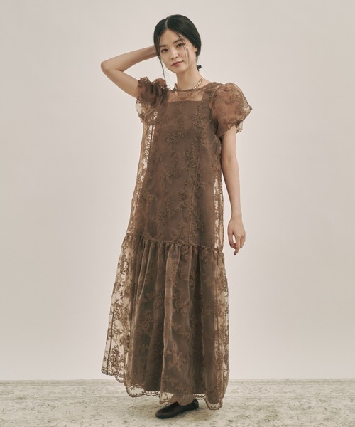 moi tytto（モイテュット）の「花刺繍レイヤーワンピース|普段使いも