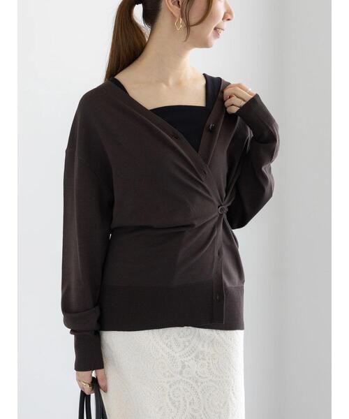 Te chichi(テチチ)の「カシュクールVネックミドルカーディガン(カーディガン/ボレロ・レディース・チャコールグレー/シルバー/ベージュ・F)」の9枚目の写真