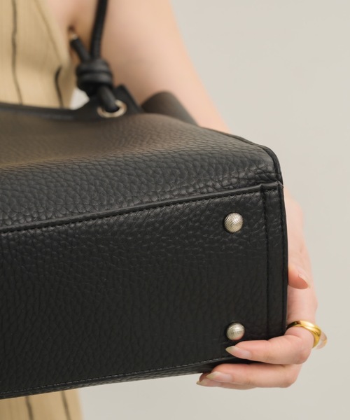 NEUNA（ヌナ）の「【ポーチ付き！！】ビッグスクエアバッグ（トートバッグ・レディース・ブラック/ベージュ・FREE）」の4枚目の写真