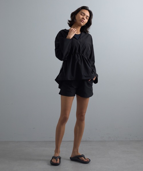 COLONY 2139(コロニートゥーワンスリーナイン)の「ラッシュガードショートパンツ(ラッシュガード・レディース・アイボリー/ブラック・FREE)」の20枚目の写真