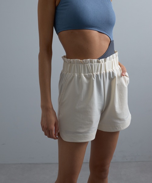 COLONY 2139(コロニートゥーワンスリーナイン)の「ラッシュガードショートパンツ(ラッシュガード・レディース・アイボリー/ブラック・FREE)」の11枚目の写真