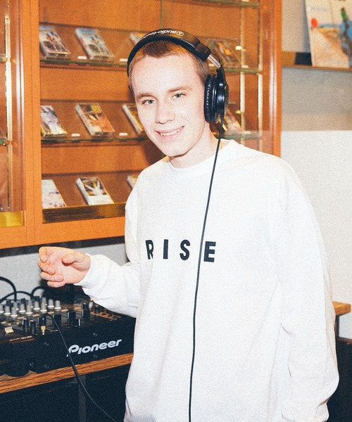 POET MEETS DUBWISE（ポエットミーツダブワイズ）の「【POET MEETS DUBWISE/ポエトミーツダブワイズ】 RISE L/S T-Shirt（Tシャツ/カットソー・メンズ・ブラック系その他/ホワイト・L/M/XL）」の11枚目の写真