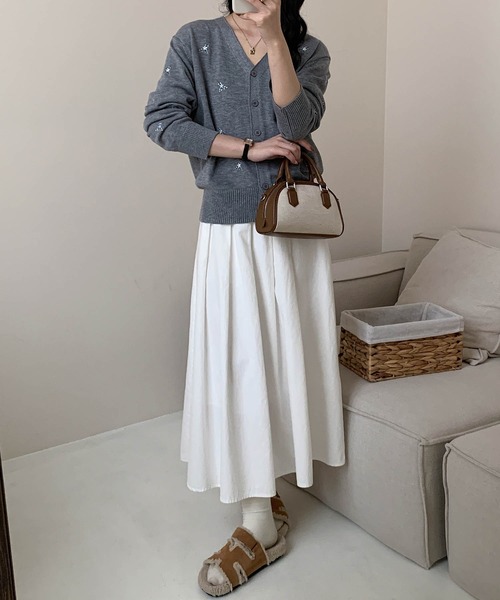 aimoha（アイモハ）の「【aimoha】小さな刺繍入りVネックニットカーディガン（カーディガン/ボレロ・レディース・ライトベージュ/ライトグレー/ダークグレー/ネイビー・FREE）」の13枚目の写真