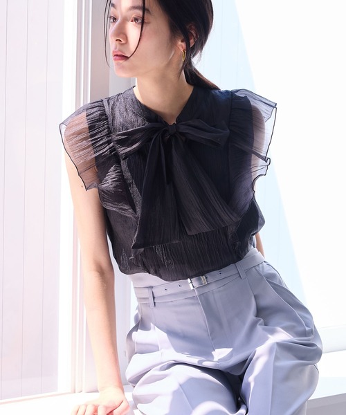 VIS(ビス)の「【店頭人気】主役級!華やぎシアーシャイニーボウタイフリルブラウス【前後2WAY】【洗える】(シャツ/ブラウス・レディース・ベージュ/ピンク/ライトグリーン/ブラック/サックスブルー/キナリ・FREE)」の19枚目の写真