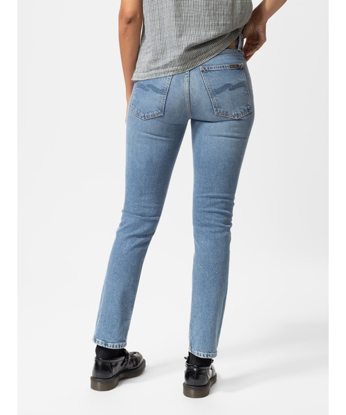 Nudie Jeans（ヌーディージーンズ）の「Nudie Jeans/ヌーディージーンズ Mellow Mae / スリムストレートジーンズ / Soft Blues / レングス28（デニムパンツ・レディース・ライトインディゴブルー・24inch/27inch/26inch/25inch/28inch）」の8枚目の写真