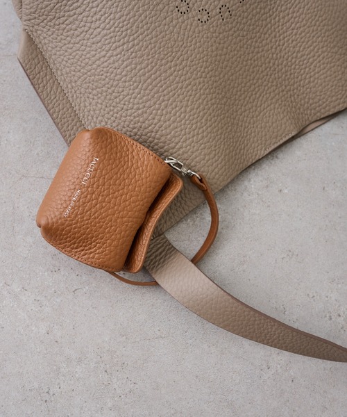 IACUCCI(イアクッチ)の「ラーナ ミニチャーム ALCE(その他小物・レディース・サックスブルー/キャメル/ライトグリーン/ライトグレー/ピンク/ホワイト/ピンク系その他/ゴールド/ネイビー/ミント・FREE)」の11枚目の写真