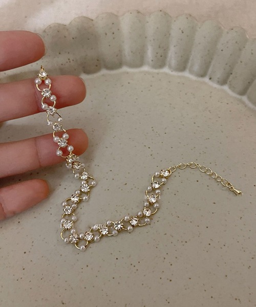 yu-ka(ユーカ)の「YU-KA:パール&ビジューラウンドブレスレット Pearl&bijou round bracelet(ブレスレット・レディース・ゴールド・FREE)」の3枚目の写真