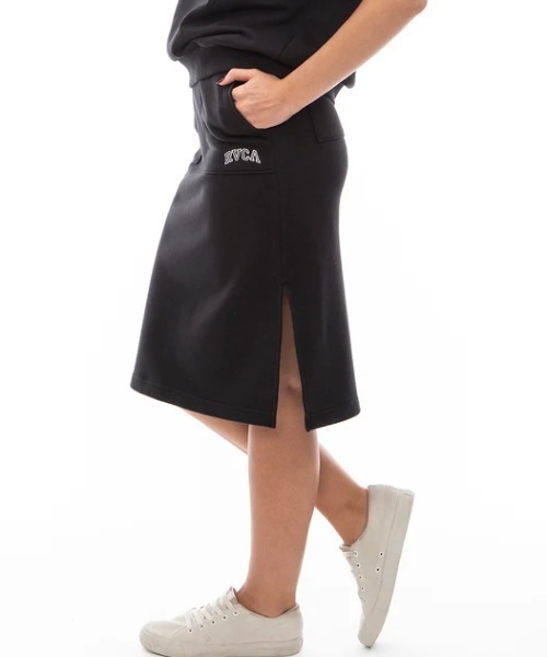 RVCA（ルーカ）の「【RVCA/ルーカ】24SS ARCH RVCA SWEAT SKIRT/ウエストゴムワンポイントロゴサイドスリットライトスウェットスカート（スカート・レディース・ブラック/ブルー/グレー・MEDIUM/SMALL）」の3枚目の写真