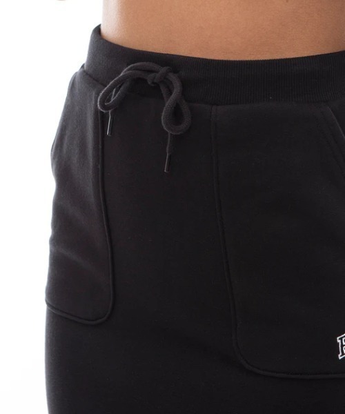 RVCA（ルーカ）の「【RVCA/ルーカ】24SS ARCH RVCA SWEAT SKIRT/ウエストゴムワンポイントロゴサイドスリットライトスウェットスカート（スカート・レディース・ブラック/ブルー/グレー・MEDIUM/SMALL）」の4枚目の写真