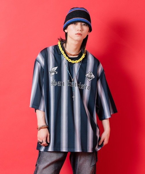 a.p.o.v.(エーピーオービー)の「a.p.o.v. ストライプオーバーサイズメッシュ襟付きサッカーシャツ(Tシャツ/カットソー・メンズ・ブルー/ブラック/レッド・ONESIZE)」の1枚目の写真