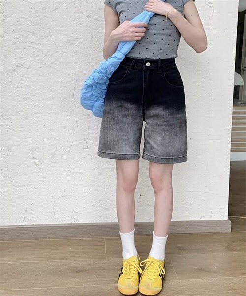 Dream garden(ドリームガーデン)の「グラデーションショート丈デニムパンツ(デニムパンツ・レディース・ブラック/ブルー・3XL/2XL/S/XL/L/M)」の1枚目の写真