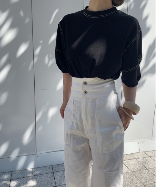 ISOOK(アイスー)の「バルーンスリーブステッチTシャツ (comochi select) / パフスリーブ カットソー ブラウス クルーネック ラウンドネック ミドル丈 半袖 5分袖 オフィスカジュアル ホワイト ブラック 白 黒(シャツ/ブラウス・レディース・ブラック/ホワイト・FREE)」の7枚目の写真