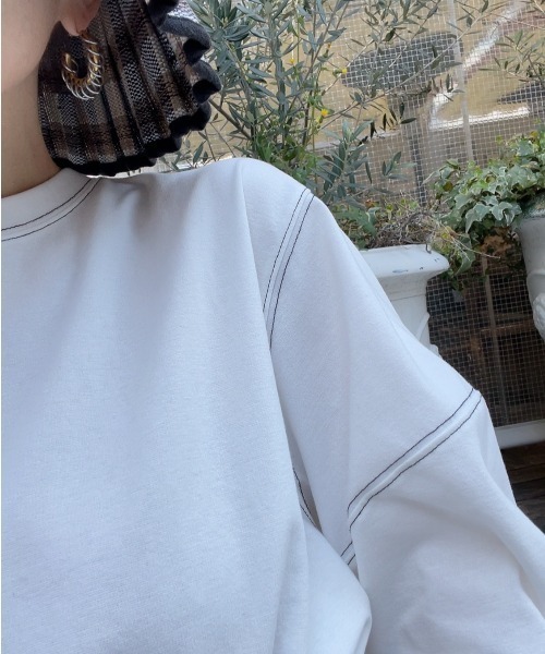 ISOOK(アイスー)の「バルーンスリーブステッチTシャツ (comochi select) / パフスリーブ カットソー ブラウス クルーネック ラウンドネック ミドル丈 半袖 5分袖 オフィスカジュアル ホワイト ブラック 白 黒(シャツ/ブラウス・レディース・ブラック/ホワイト・FREE)」の8枚目の写真