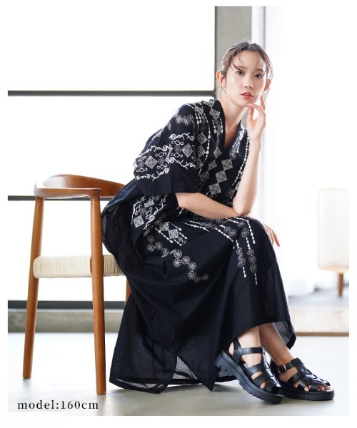 Sawa a la mode(サワアラモード)の「刺繍デザインインド綿カフタンワンピース(ワンピース・レディース・ネイビー/ブラック・FREE)」の21枚目の写真