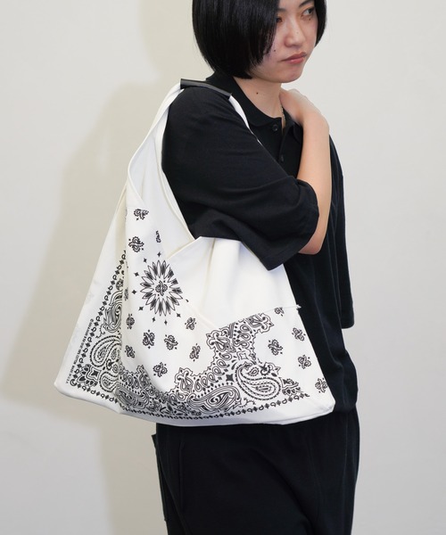 THRIFTY LOOK(スリフティールック)の「THRIFTY LOOK / スリフティールック HAV-A-HANK TRIANGLE LARGE TOTE ハバハンク キャンバス リメイク トライアングルトート(トートバッグ・メンズ・ホワイト/ブラック・FREE)」の1枚目の写真