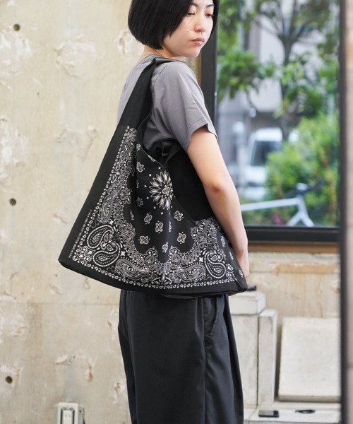 THRIFTY LOOK(スリフティールック)の「THRIFTY LOOK / スリフティールック HAV-A-HANK TRIANGLE LARGE TOTE ハバハンク キャンバス リメイク トライアングルトート(トートバッグ・メンズ・ホワイト/ブラック・FREE)」の2枚目の写真