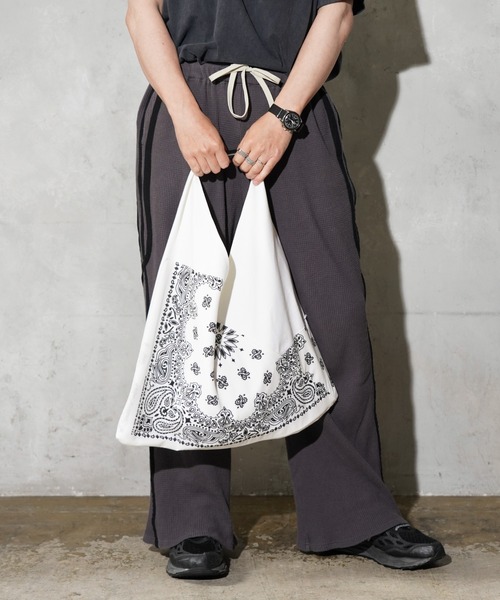 THRIFTY LOOK(スリフティールック)の「THRIFTY LOOK / スリフティールック HAV-A-HANK TRIANGLE LARGE TOTE ハバハンク キャンバス リメイク トライアングルトート(トートバッグ・メンズ・ホワイト/ブラック・FREE)」の4枚目の写真