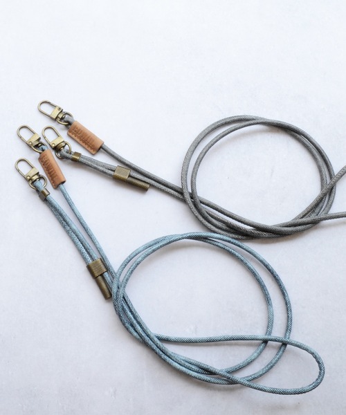 EDWIN（エドウィン）の「エドウィン [ショルダーストラップ/レザータグ] スマホストラップ 肩掛け 首かけ（スマホグッズ・メンズ・インディゴブルー/ブラック・ONE SIZE）」の4枚目の写真