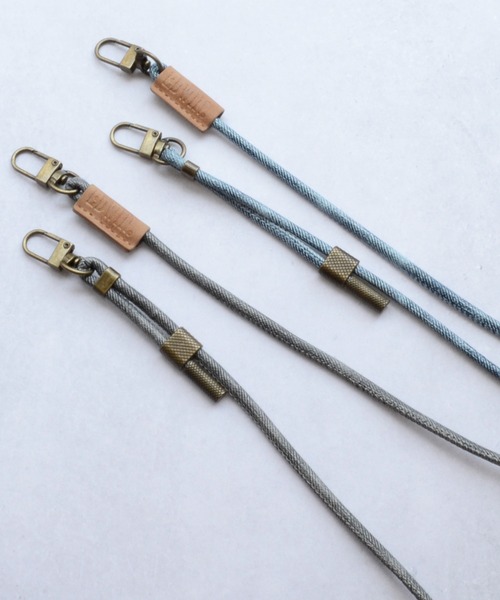 EDWIN（エドウィン）の「エドウィン [ショルダーストラップ/レザータグ] スマホストラップ 肩掛け 首かけ（スマホグッズ・メンズ・インディゴブルー/ブラック・ONE SIZE）」の5枚目の写真