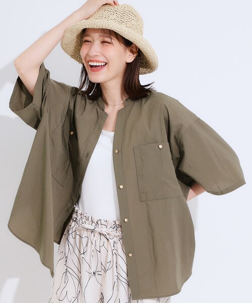 DRESKIP（ドレスキップ）の「【S-LL】大人の抜け感 ビックポケット Vネックシャツ（シャツ/ブラウス・レディース・ブラック/カーキ/ライトベージュ/ダークブラウン・01/04/03/02）」の4枚目の写真