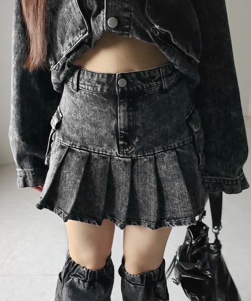 me+em select(ミームセレクト)の「【 セットアップ着用可能 】ヴィンテージケミカルブリーチプリーツデニムミニスカート / vintage bleached pleated denim mini skirt(デニムスカート・レディース・ブラック/ブルー・1/3/2)」の7枚目の写真