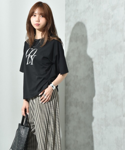 INTERPLANET（インタープラネット）の「【接触冷感】スリットスリーブロゴＴ（Tシャツ/カットソー・レディース・キャメル/ブラック/オフホワイト・FREE）」の6枚目の写真