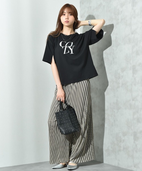 INTERPLANET（インタープラネット）の「【接触冷感】スリットスリーブロゴＴ（Tシャツ/カットソー・レディース・キャメル/ブラック/オフホワイト・FREE）」の5枚目の写真