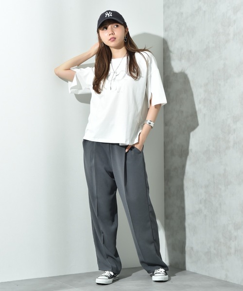 INTERPLANET（インタープラネット）の「【接触冷感】スリットスリーブロゴＴ（Tシャツ/カットソー・レディース・キャメル/ブラック/オフホワイト・FREE）」の12枚目の写真