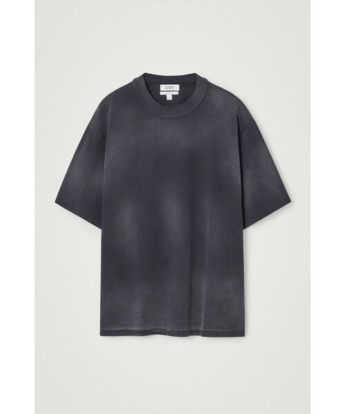 COS(コス)の「オーバーサイズフェードモックネックTシャツ(Tシャツ/カットソー・メンズ・ブラック・S/M/L/XL/XS)」の6枚目の写真