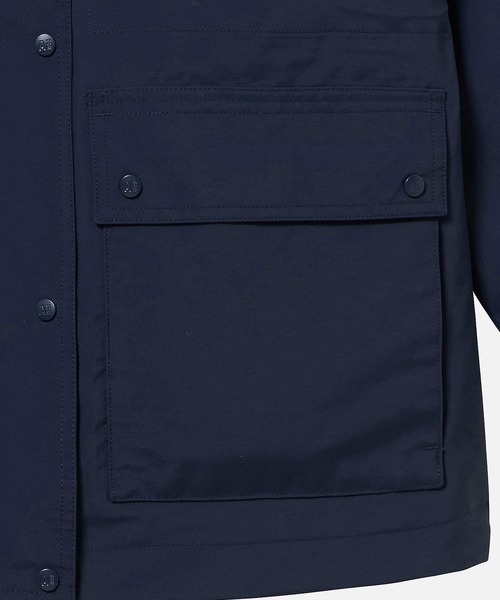 AIGLE(エーグル)の「GORE-TEX 防風 防水 透湿 2レイヤージャケット RP フード脱着可(マウンテンパーカー・レディース・ライトブルー/ベージュ/ダークネイビー・36/40/38)」の13枚目の写真