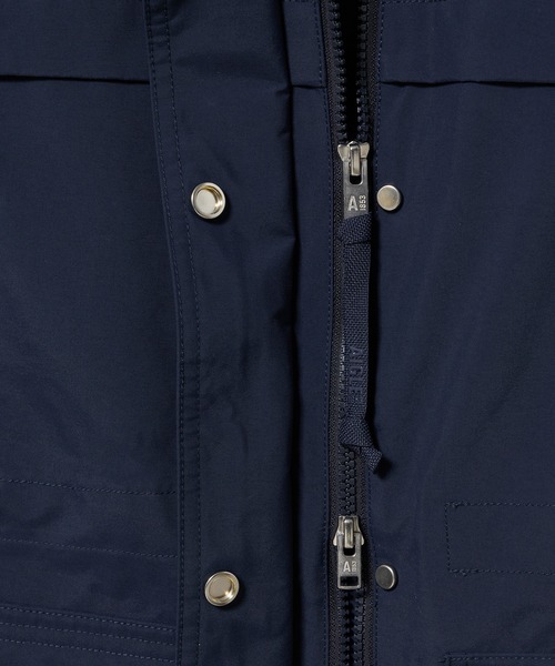 AIGLE(エーグル)の「GORE-TEX 防風 防水 透湿 2レイヤージャケット RP フード脱着可(マウンテンパーカー・レディース・ライトブルー/ベージュ/ダークネイビー・36/40/38)」の6枚目の写真